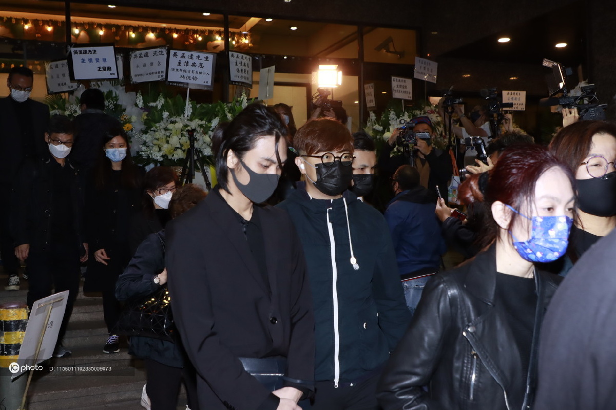 独家吴孟达丧礼举行吴孟达小儿子吴韦仑等家人亮相