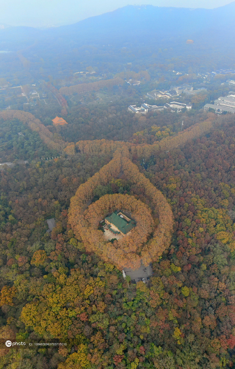 航拍南京美龄宫宛如天然宝石项链