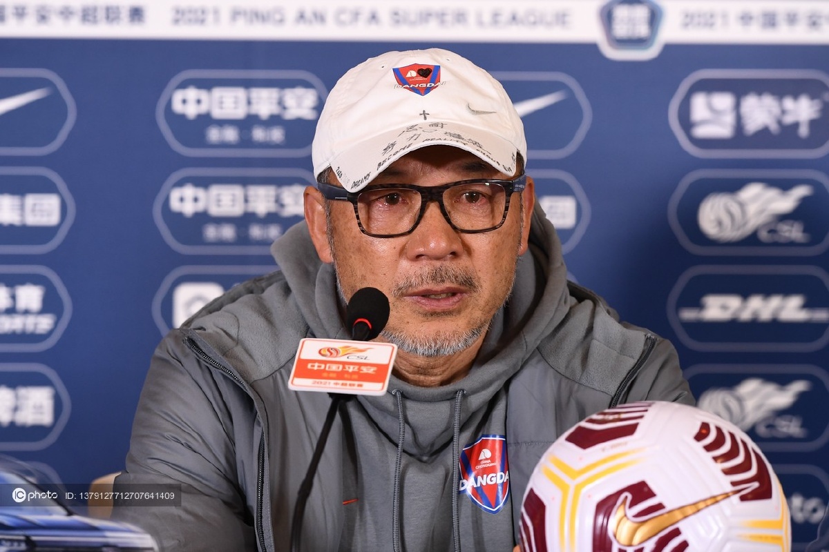重庆两江竞技赛前新闻发布会 主教练张外龙携队员杨帅出席 - ic_photo