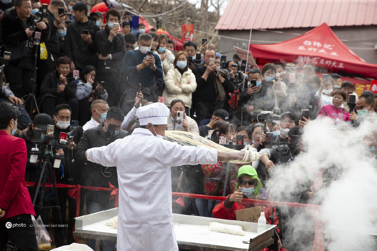 独家实拍山东拉面哥家门口的土味主播火拼流量盛宴为哪般