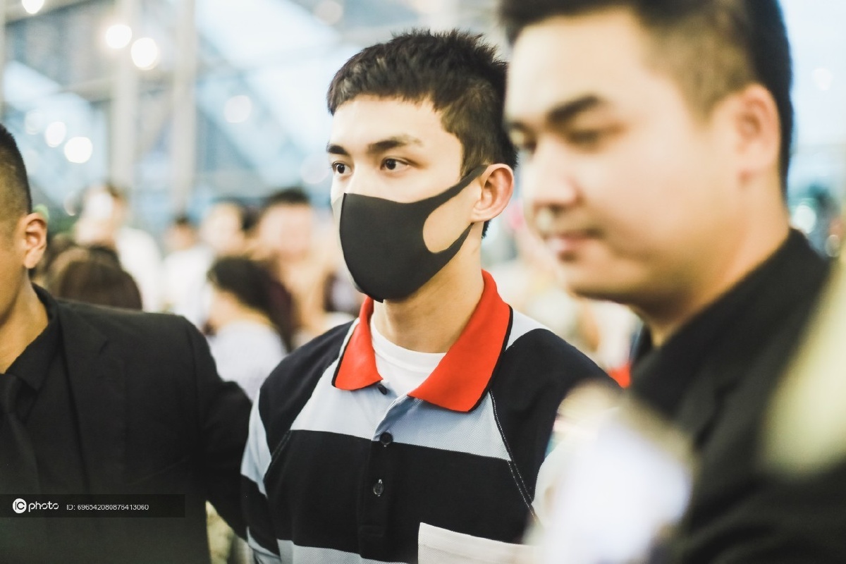 独家吴磊小寸头干净清爽再现小飞流呆萌可爱模样