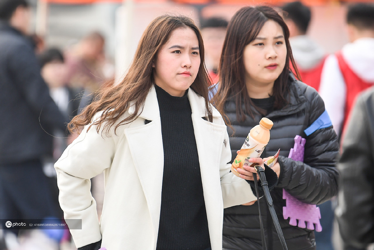 2018中超联赛第4轮长春亚泰vs广州富力场外美女球迷云集