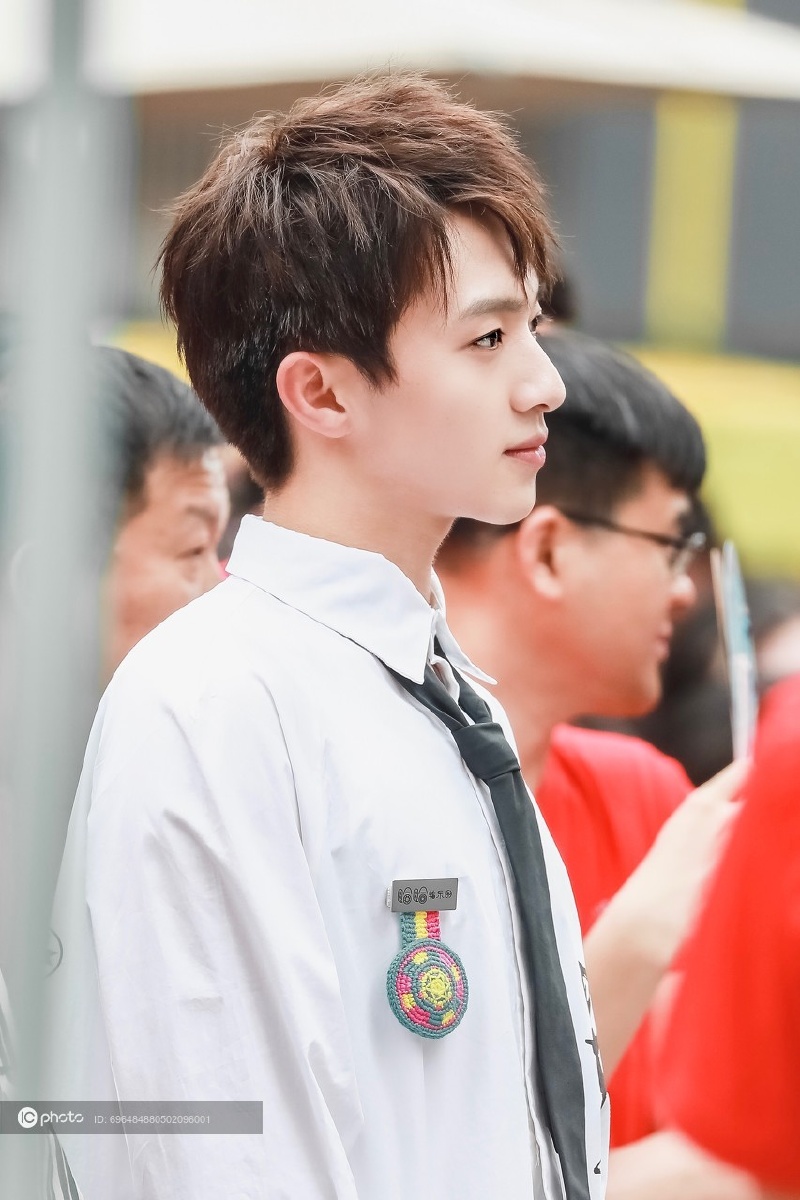 独家创造营2019未成团学员吴季峰出席活动清爽活力画面太美好