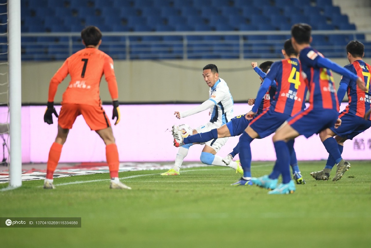 直播2021中超联赛第18轮青岛队12大连人