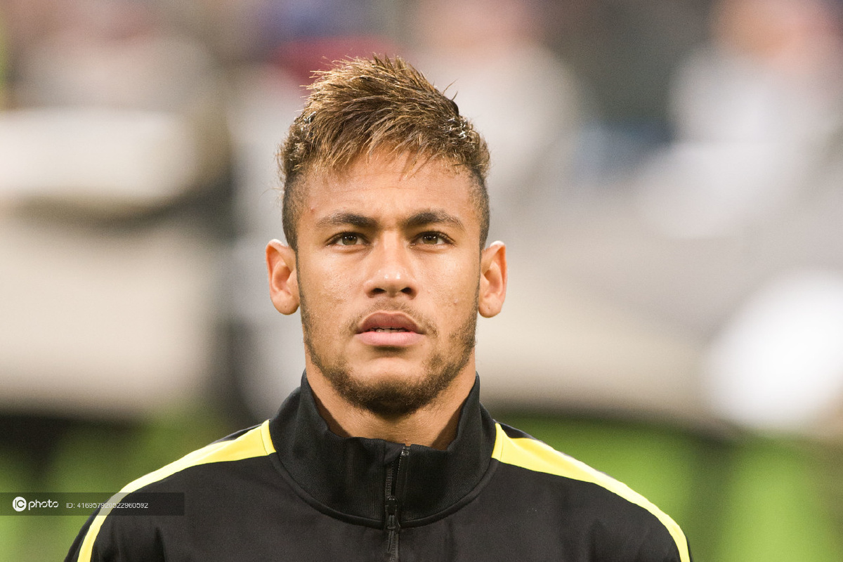 内马尔泡面头不稀奇 看看内少这么些年来的浮夸发型 - ic_photo