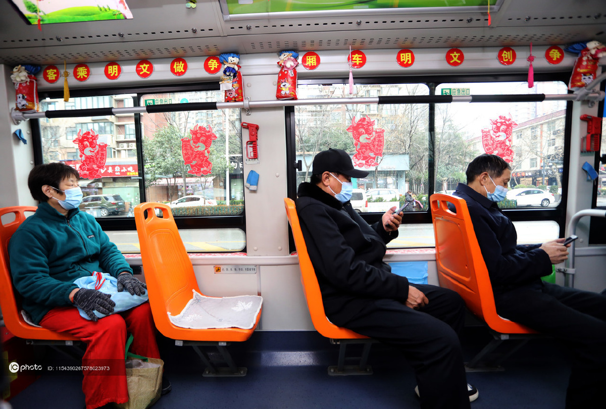 独家西安公交车厢精心装饰被市民称最温馨的公交车