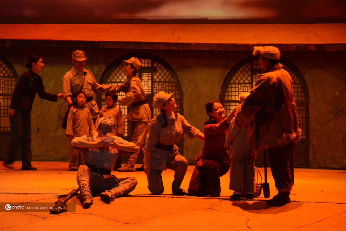 独家陕西延安精彩上演红色历史舞台剧延安保育院
