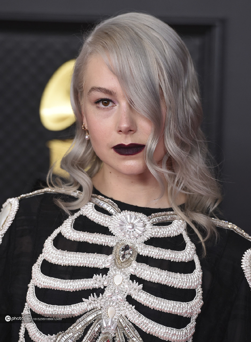 第63届格莱美音乐奖红毯phoebebridgers暗黑风骷髅打扮