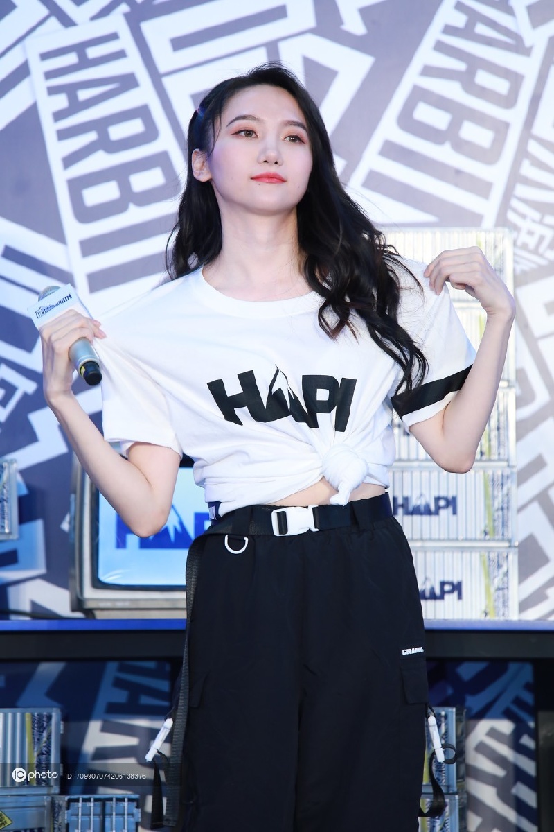 snh48陆婷字母印花tee黑色萝卜裤简约大气