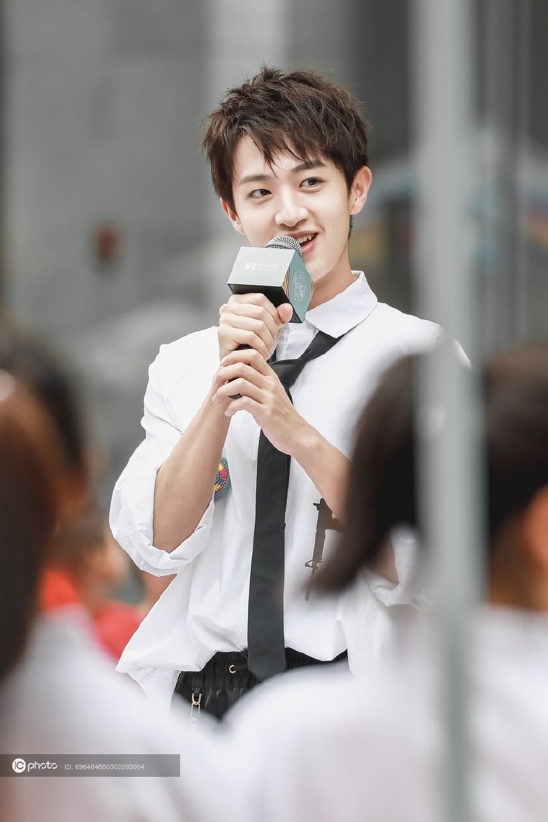 独家创造营2019未成团学员吴季峰出席活动清爽活力画面太美好