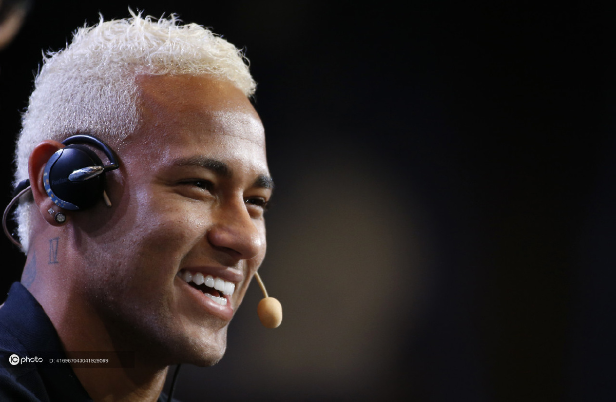 内马尔泡面头不稀奇 看看内少这么些年来的浮夸发型 - ic_photo