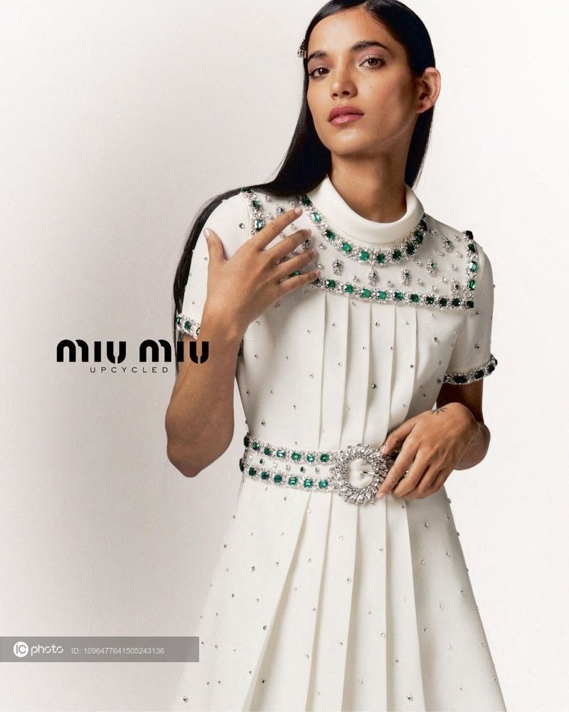 miumiu复古礼服系列广告大片
