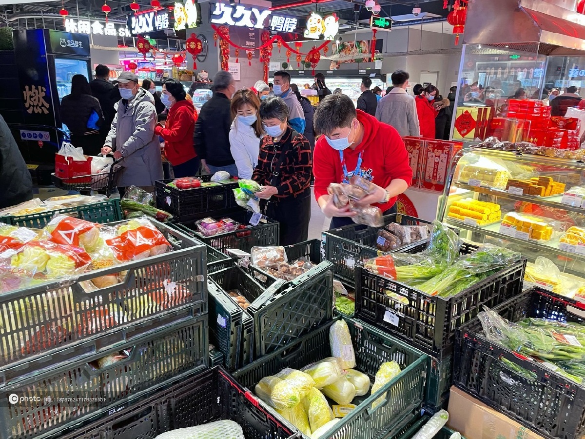 独家大年三十除夕北京市民在盒马生鲜超市采购忙