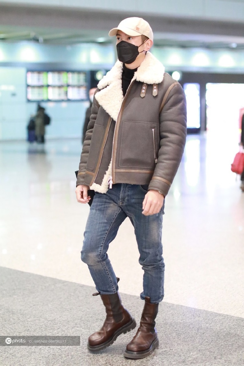 街拍杜江羊羔毛皮夹克切尔西短靴这身穿得蛮有型