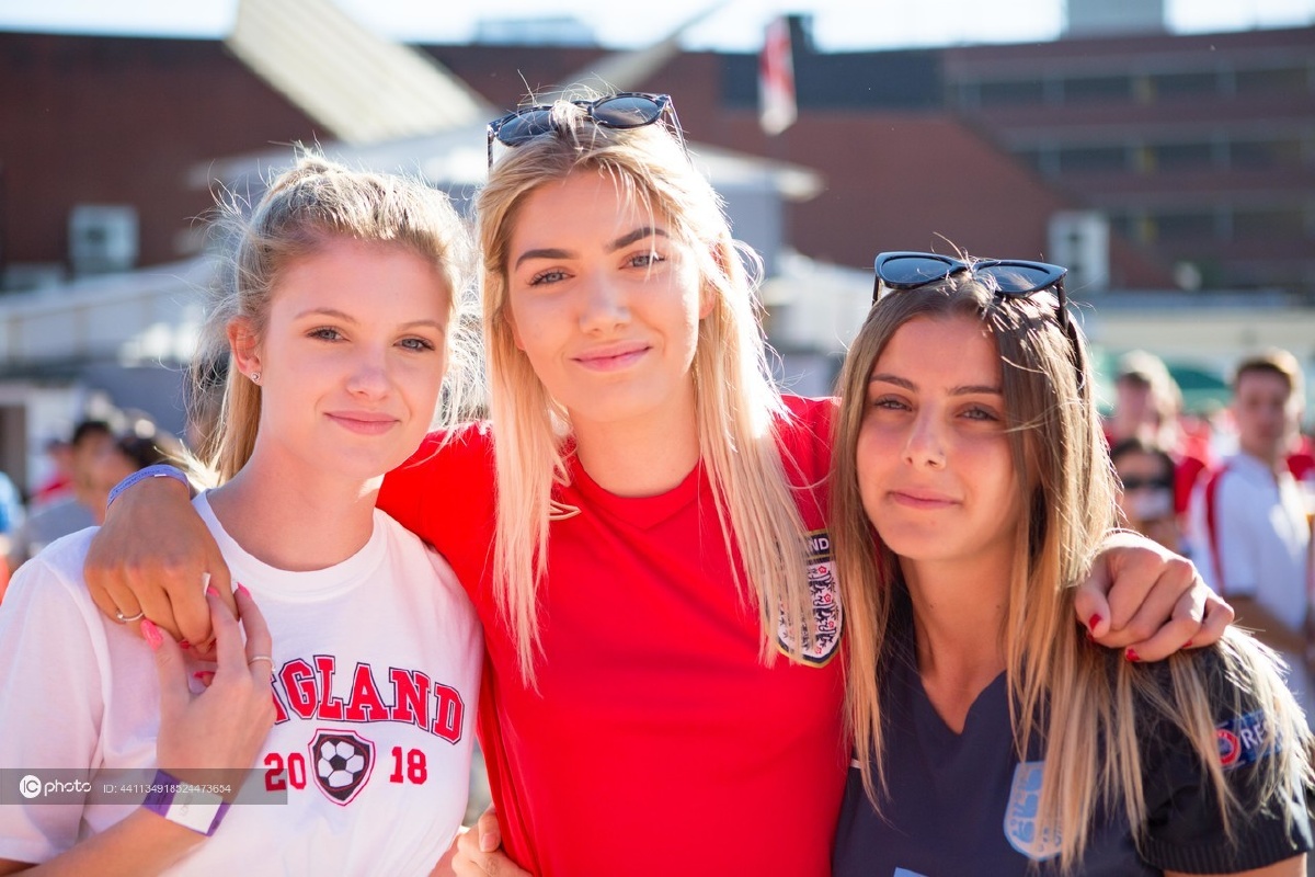 世界杯季军赛即将打响英格兰比利时美女球迷pk