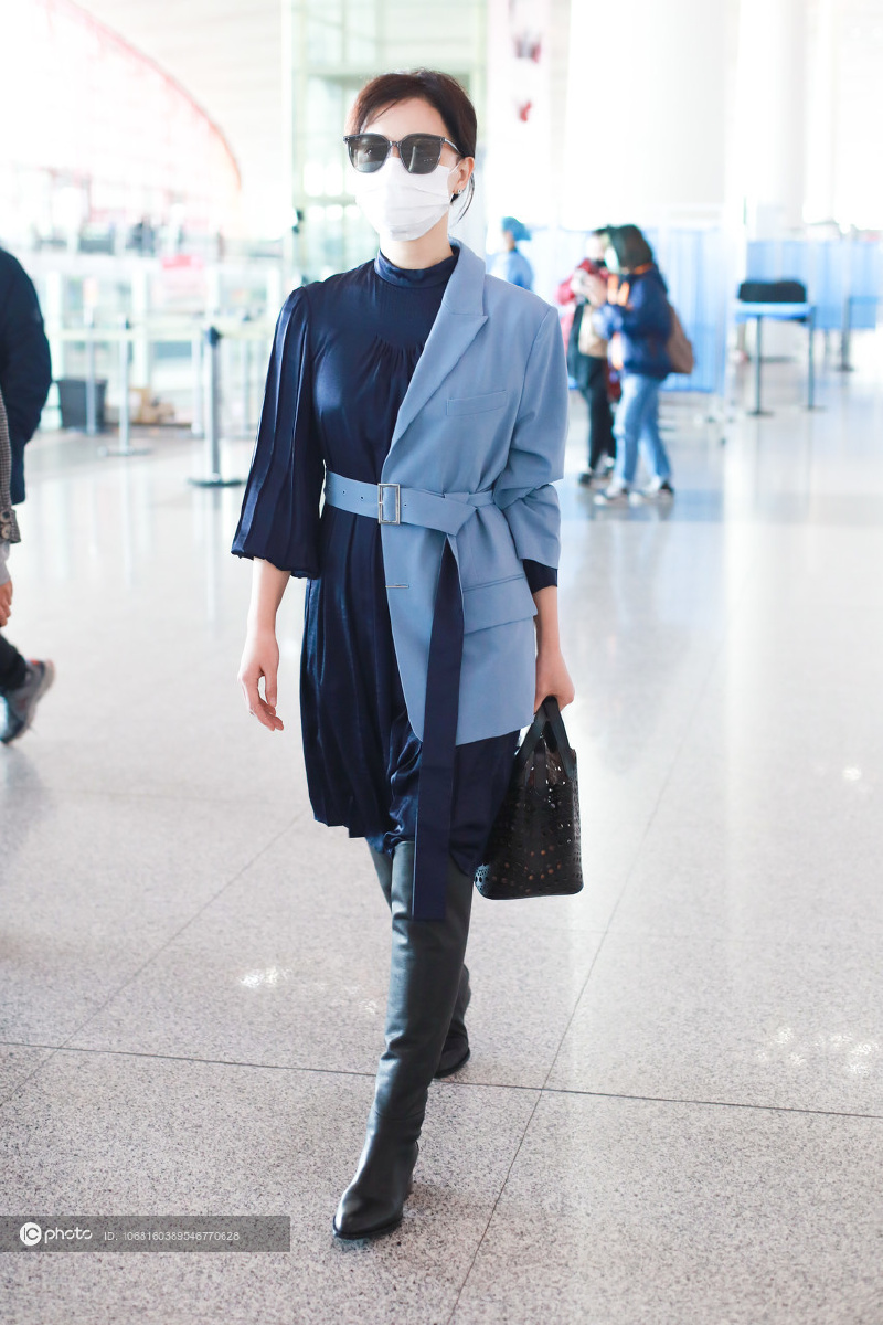 街拍陈数拼接西装长靴别致优雅