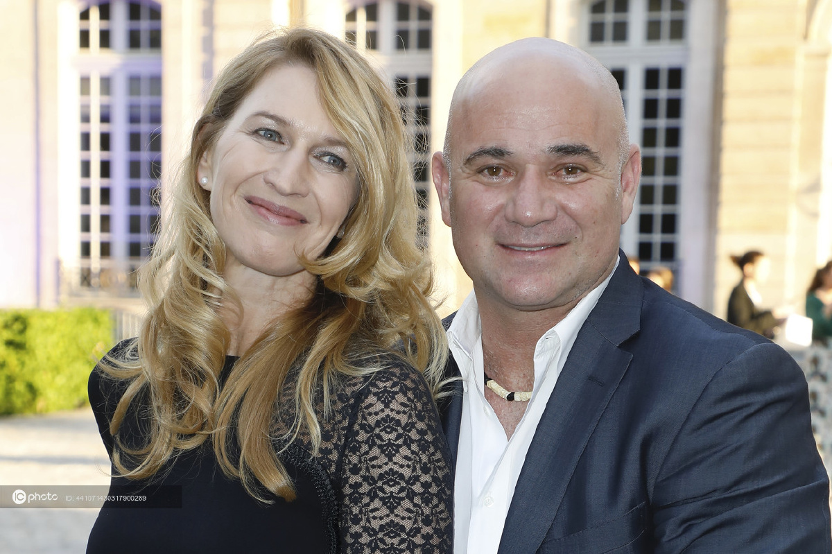 阿加西格拉芙为浪琴表站台网坛传奇伉俪恩爱有加