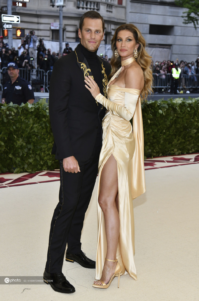 2018纽约大都会博物馆时装庆典红毯吉娘娘与老公又亲又抱大撒狗粮