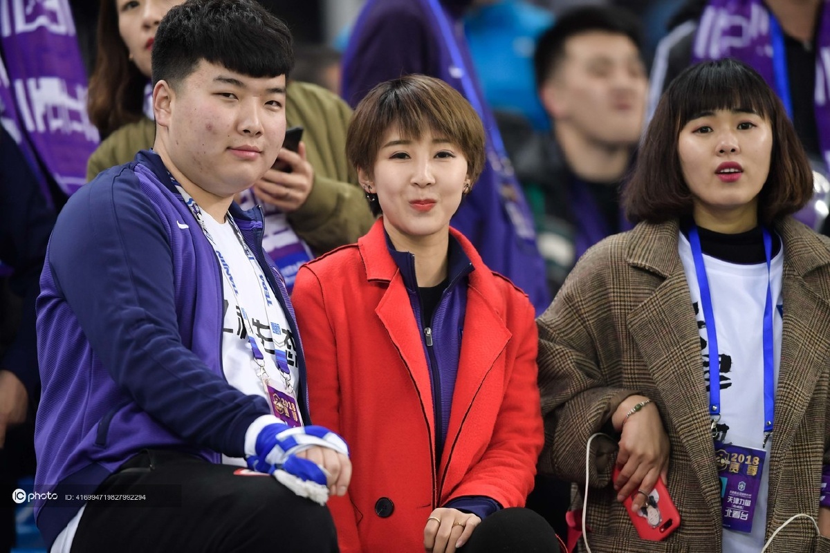 2018中超联赛第3轮天津泰达vs天津权健泰达美女球迷场内助威