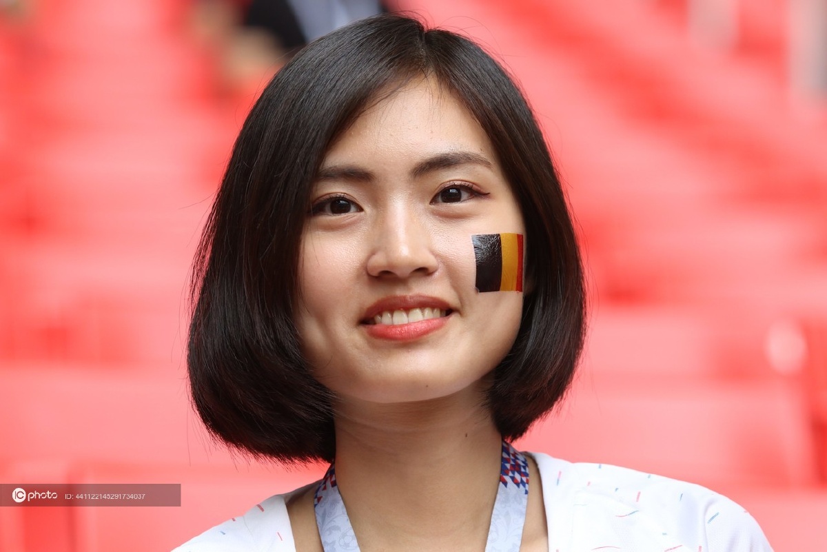 短发女人也可以性感和可爱世界杯短发美女球迷彰显个性