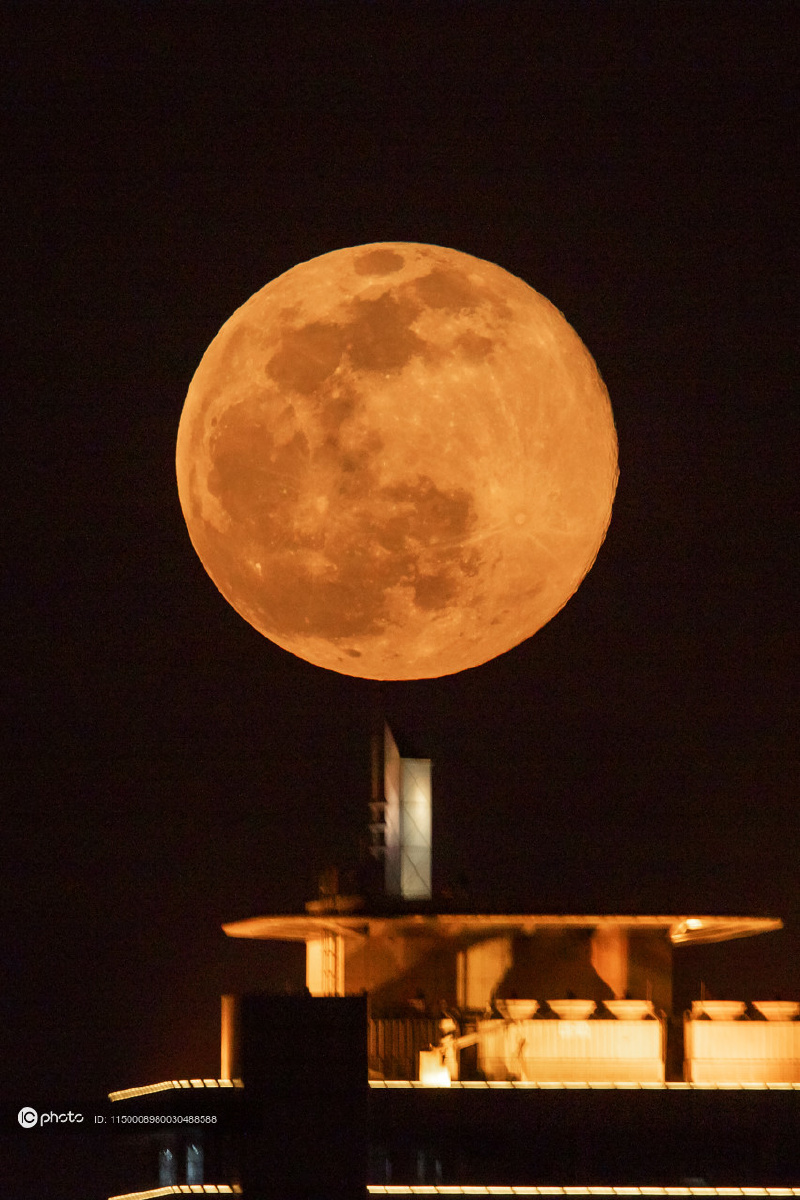 独家正月十六超级红月亮亮相北京夜空
