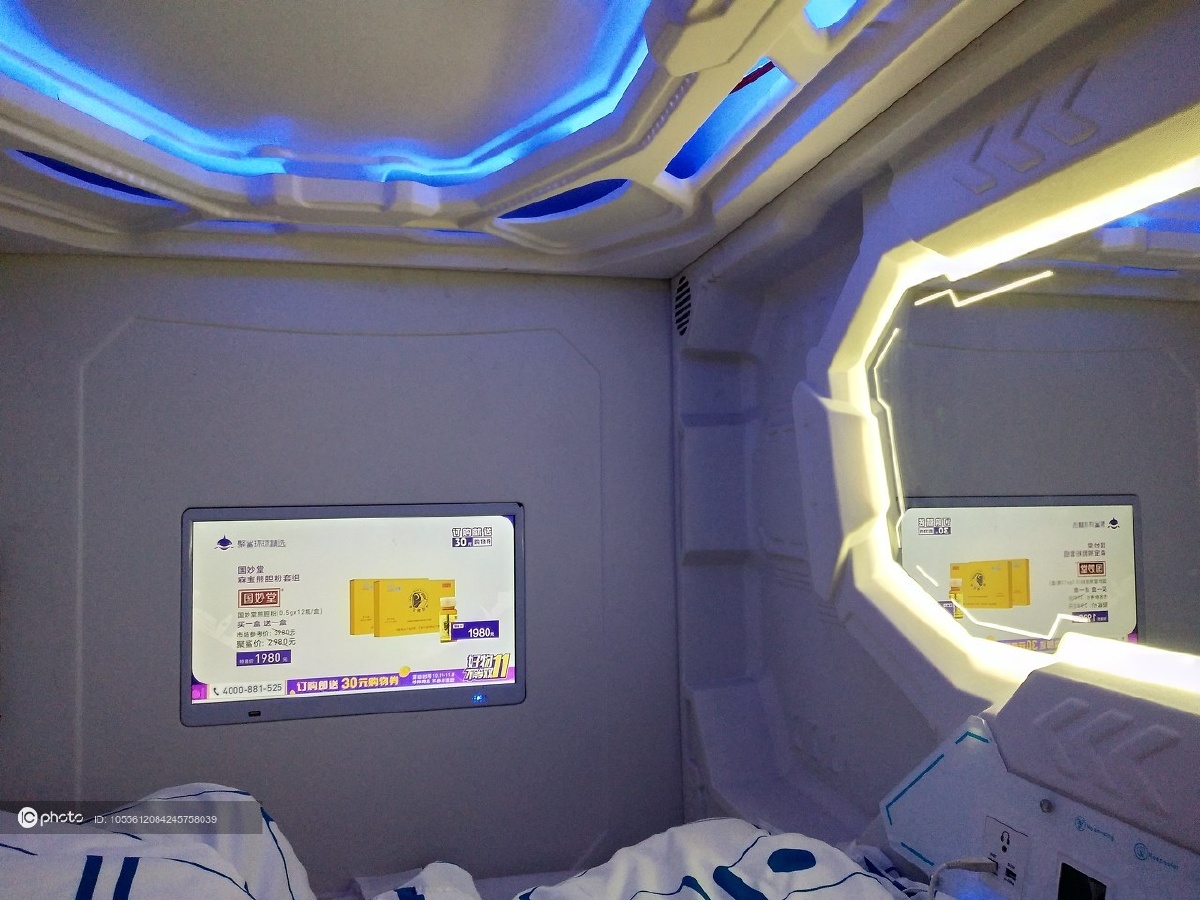 太空舱特色民宿亮相南京可封闭多功能铺位新奇梦幻