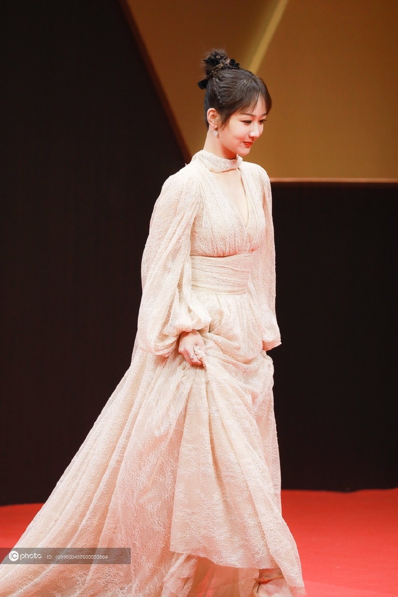星光大赏红毯造型杨紫luisabeccaria2020秋冬裸色蕾丝刺绣连衣裙