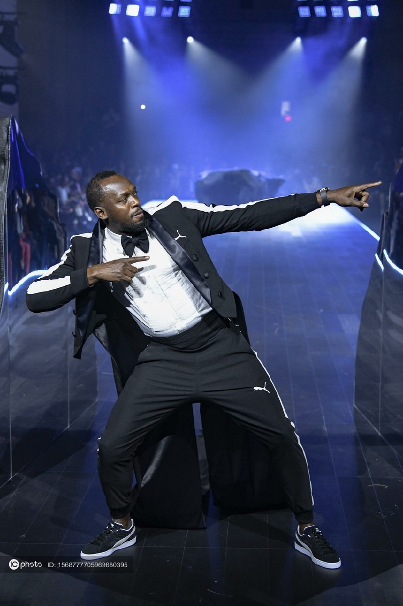 博尔特现身纽约时装周秀场 比出标志性射箭动作 - ic_photo - 图虫