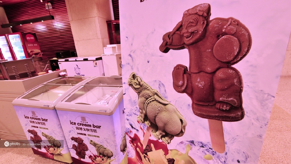 中国国家博物馆推出两款说唱俑和云纹犀尊雪糕受欢迎