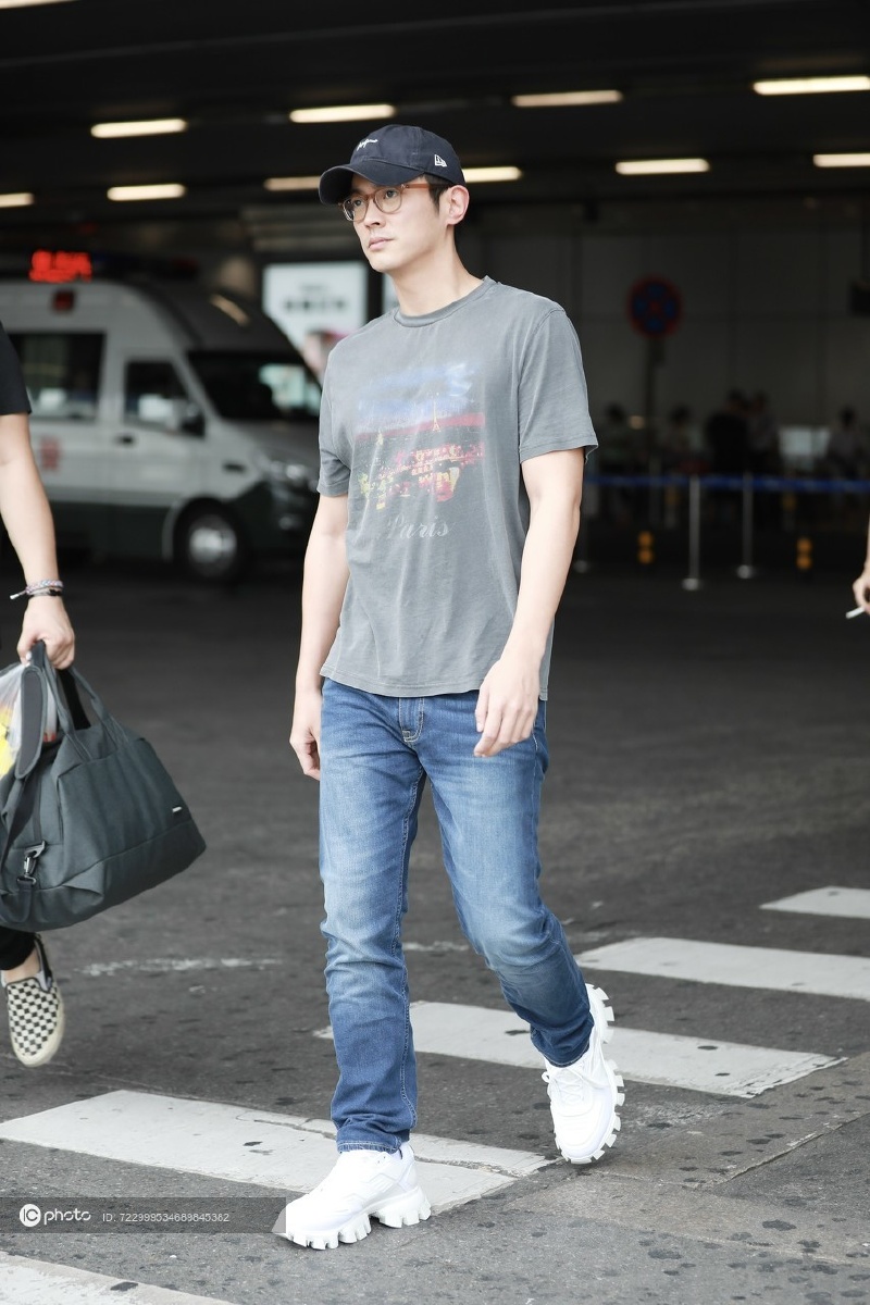 《烈火英雄》上映杜江成最强泪点 快来收下型男的注视!