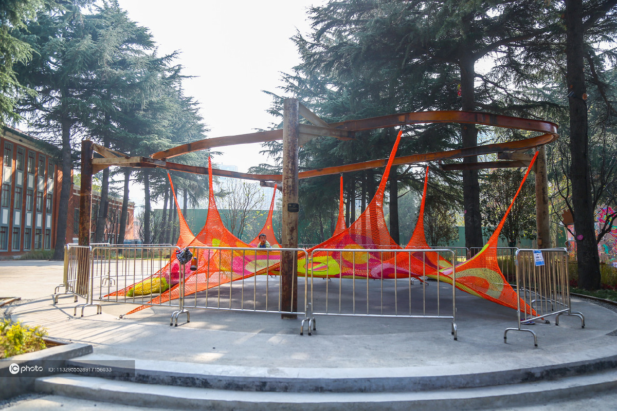 独家:硬核工业玩具!郑州现"砂轮乐园",油压机变乐器,压力罐变滑梯