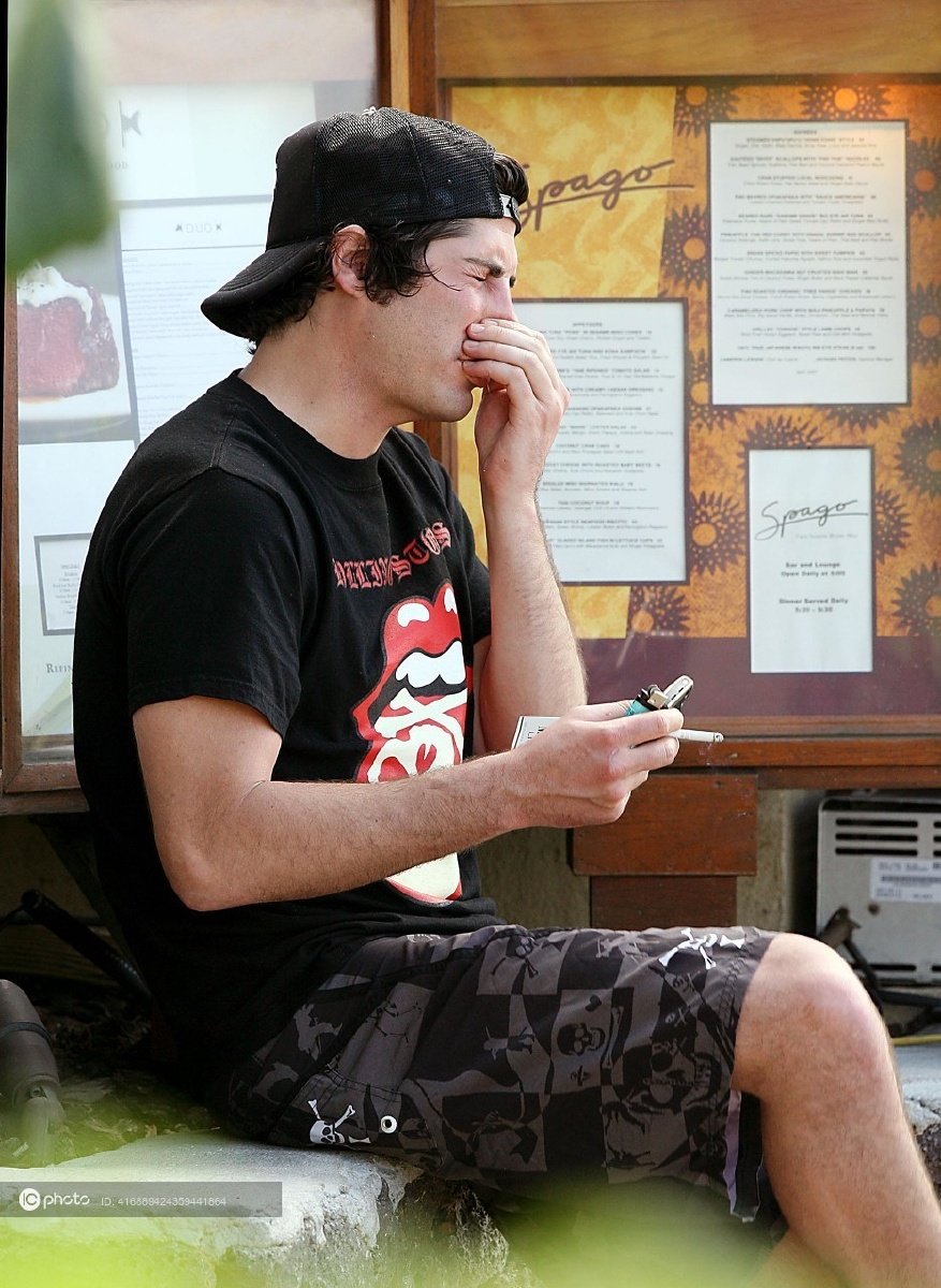 明星丑态打喷嚏擤鼻涕挖鼻屎爽歪歪