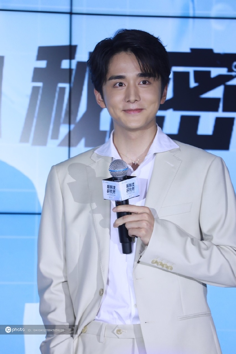 独家这个笑容爱了爱了张新成出席活动帅气满分