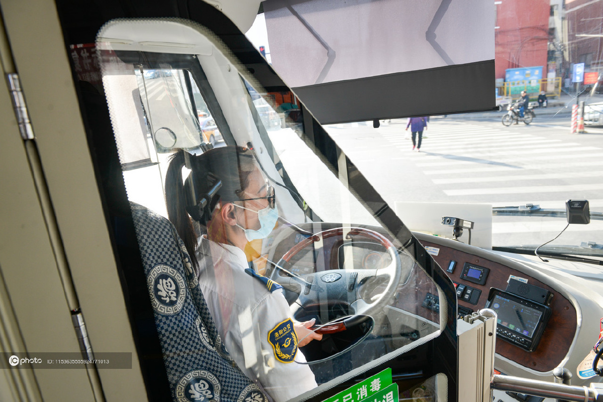 专业模特转型公交司机河南洛阳美女驾驶员成网红