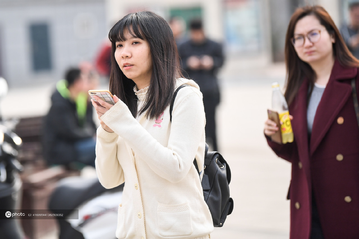 2018中超联赛第4轮长春亚泰vs广州富力场外美女球迷云集