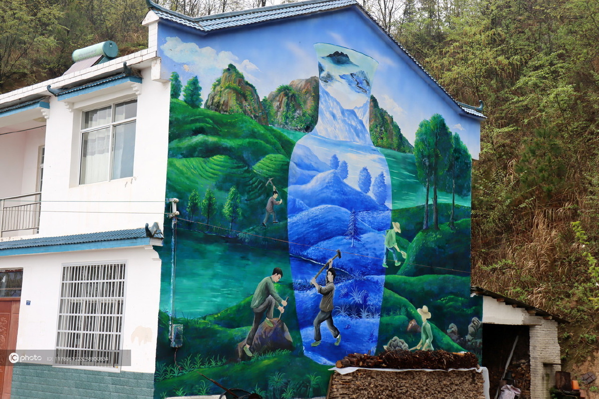 湖北宜昌农村房屋外墙彩绘扮靓美丽乡村