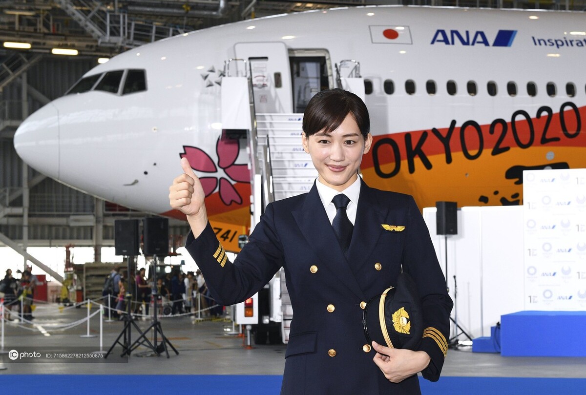 全日空航空ana2020年新制服发布会绫濑遥成为试穿模特简洁干练十分