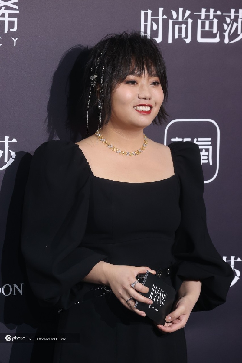 2021时尚芭莎年度人物时尚派对李雪琴亮相