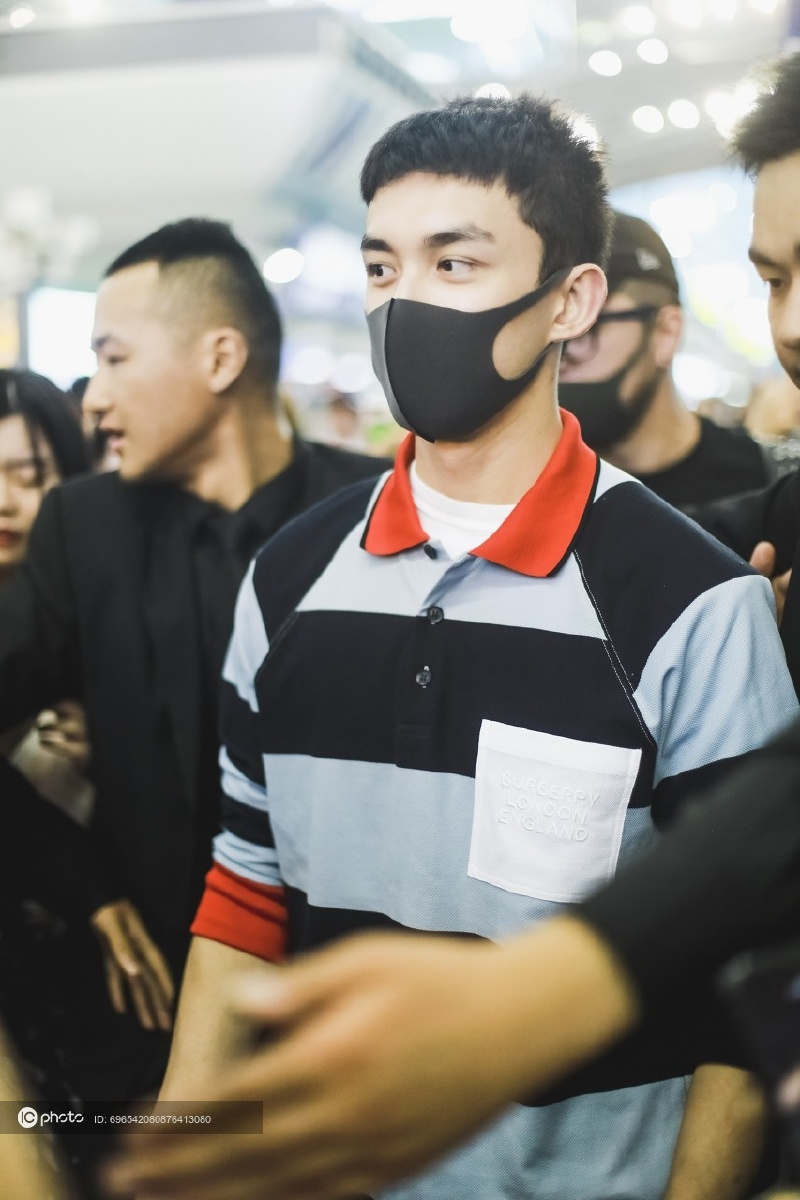 独家吴磊小寸头干净清爽再现小飞流呆萌可爱模样