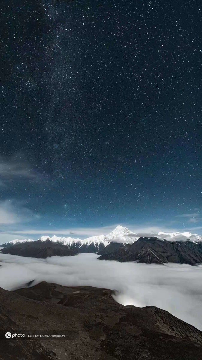 独家:丁真家乡理塘 夜晚星空璀璨