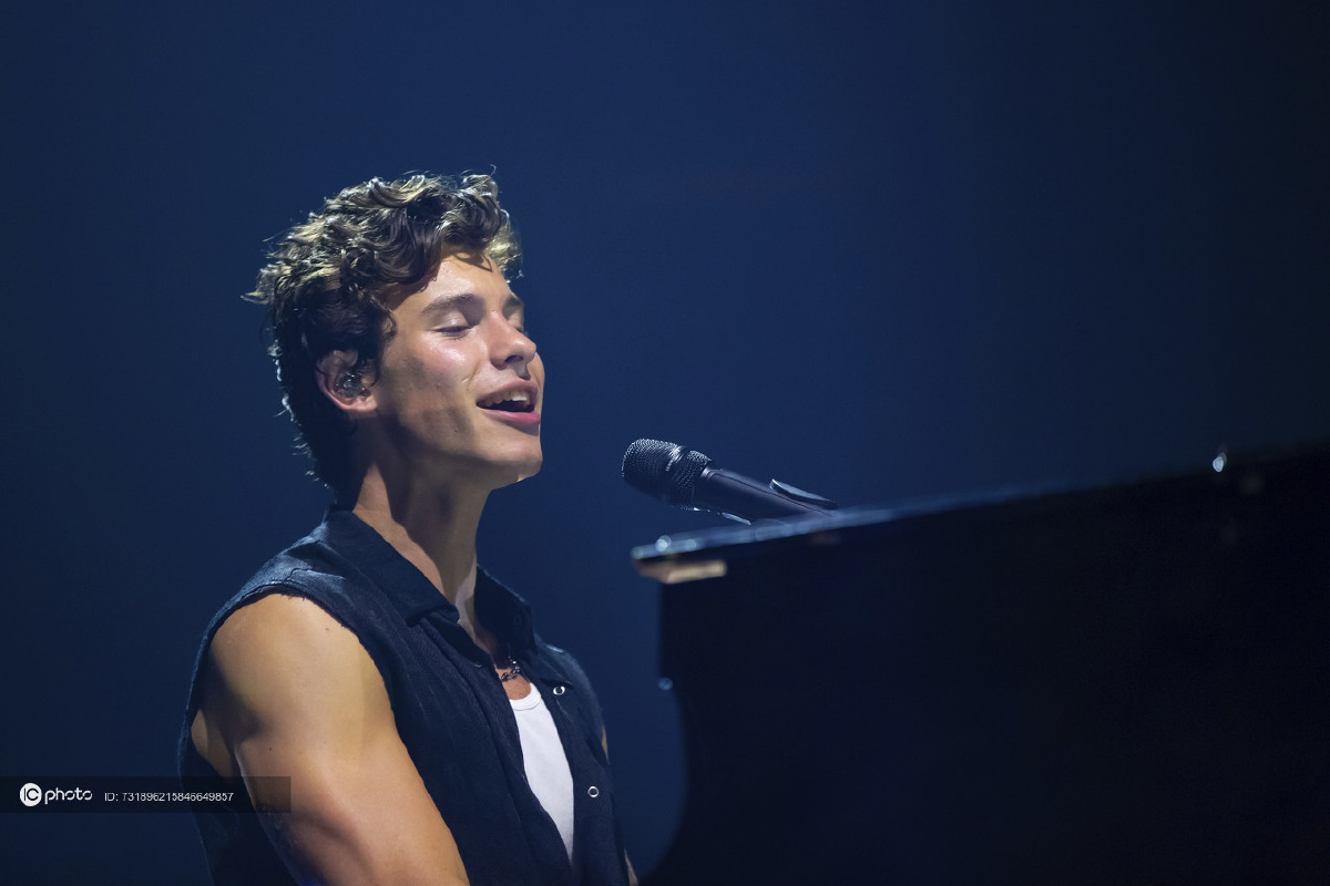 萌德肖恩蒙德斯演唱会大秀手臂肌肉迷妹惊呼我可以