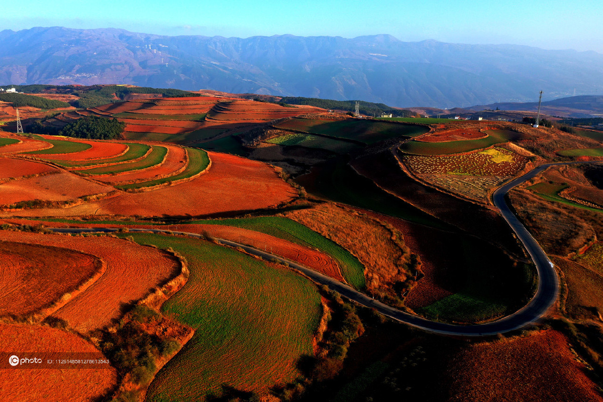 五彩斑斓绚丽多姿航拍昆明东川红土地