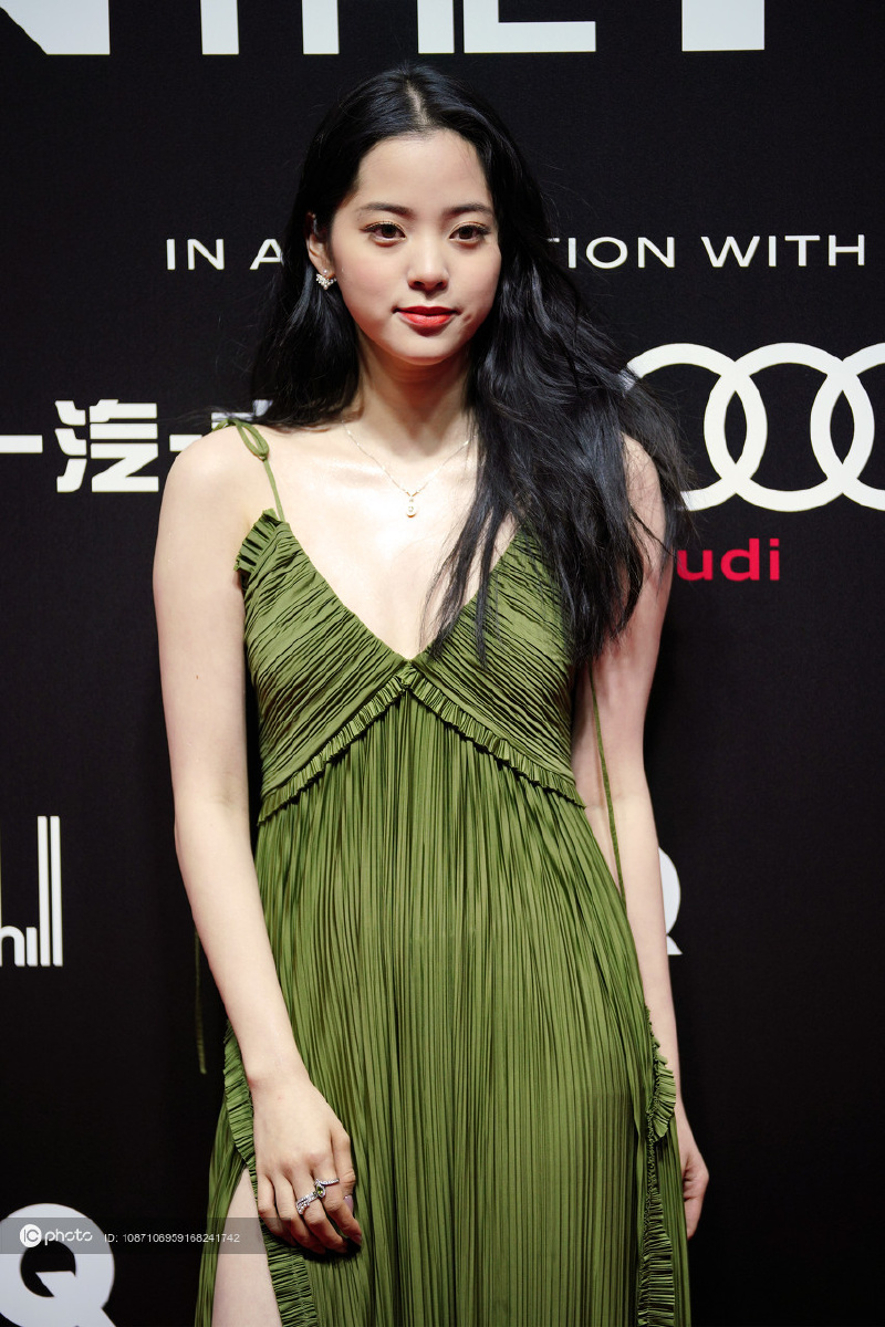 2020gq年度人物盛典欧阳娜娜宛如绿野仙踪的童话少女