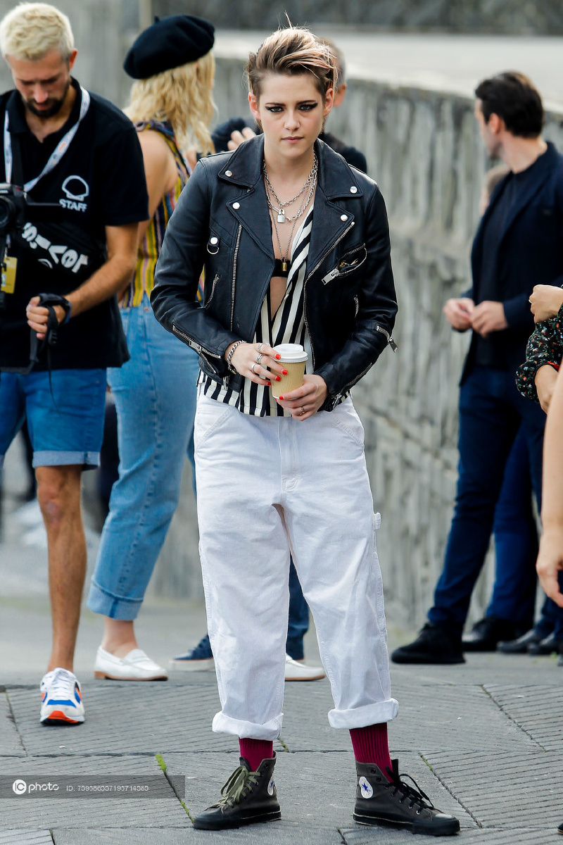 街拍克里斯汀斯图尔特saintlaurent皮衣stanray工裤帅气中性