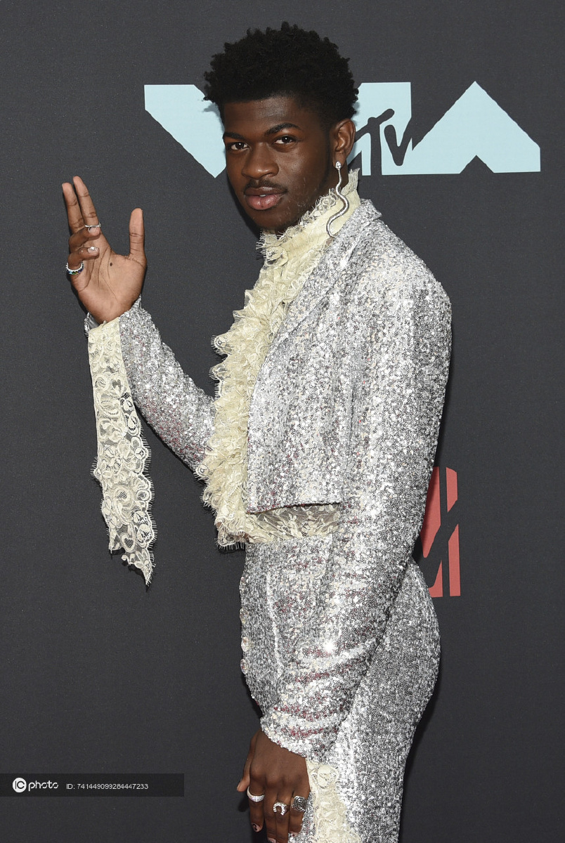 2019mtv音乐录影带大奖vma颁奖礼红毯lilnasx真镶钻的男人够闪耀