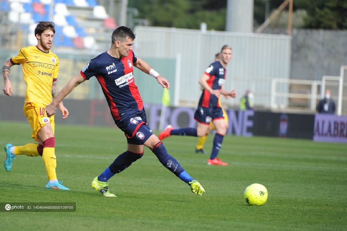 2122赛季意大利足球乙级联赛克罗托内队vs西塔泰拉队