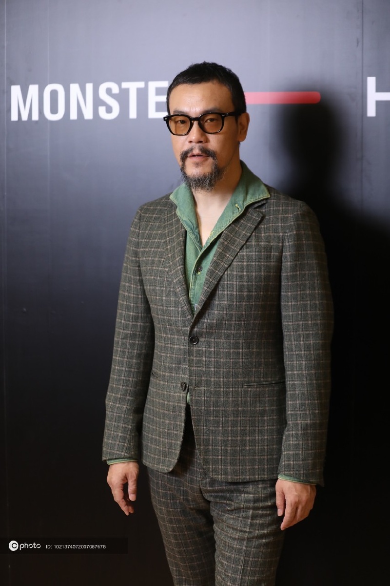 廖凡亮相gentlemonster活动胡须略微发白型男感满满