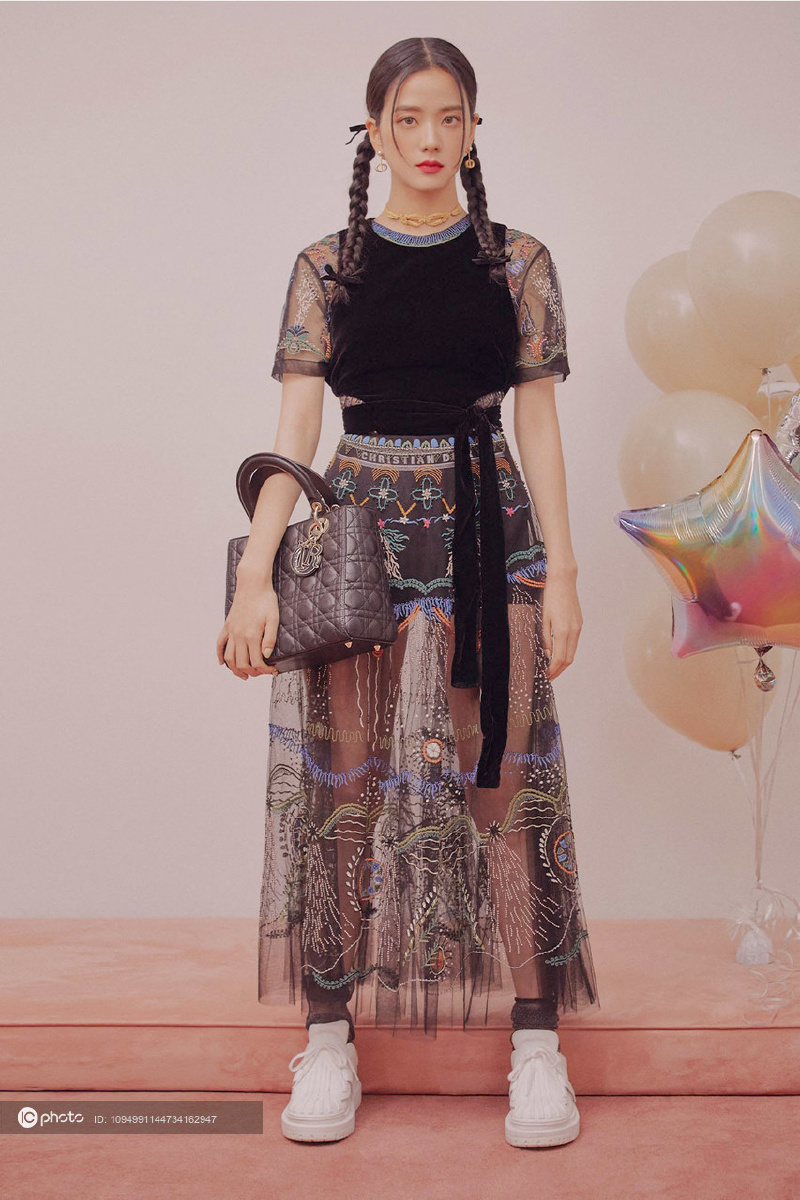 blackpink成员金智秀演绎迪奥dior2021早春度假系服饰