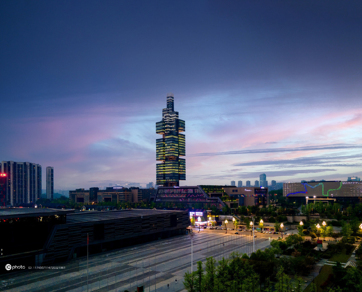 航拍贵阳中天201大厦