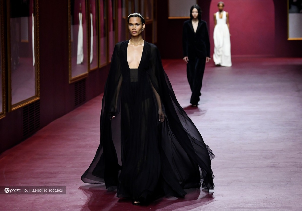 2022秋冬巴黎时装周christiandior秀场布置